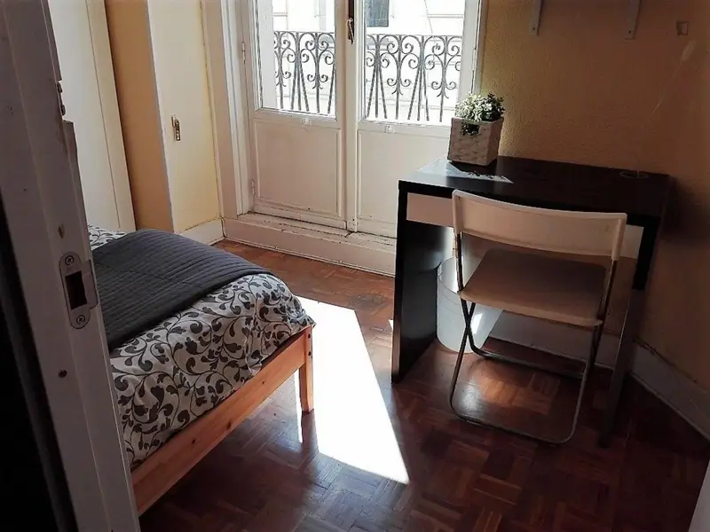 Habitacion Individual con Balcon en La Latina para Estudiantes