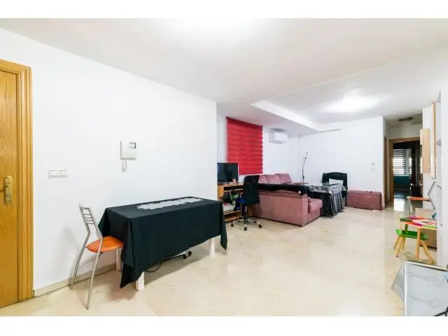 Piso en Venta con Patio y Garaje Ascensor