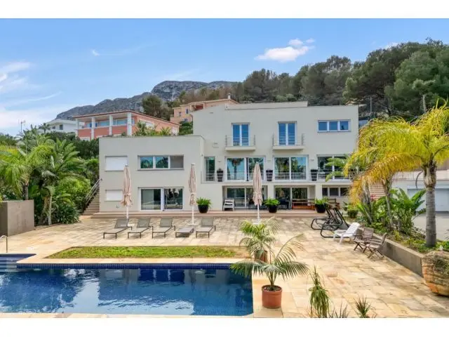 Chalet en Venta Denia  Moderna Villa 303m2