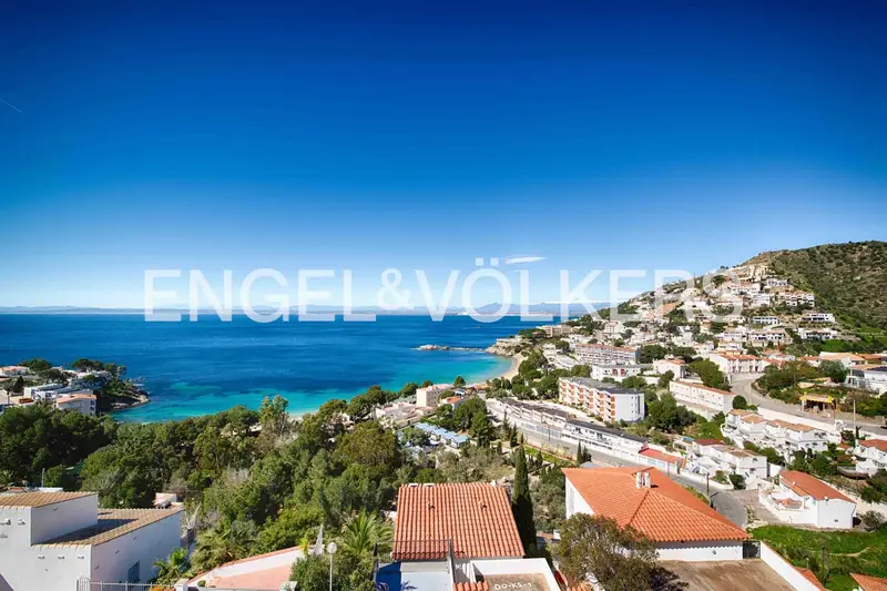 Chalet con Vistas Impresionantes y Licencia Turistica en Roses