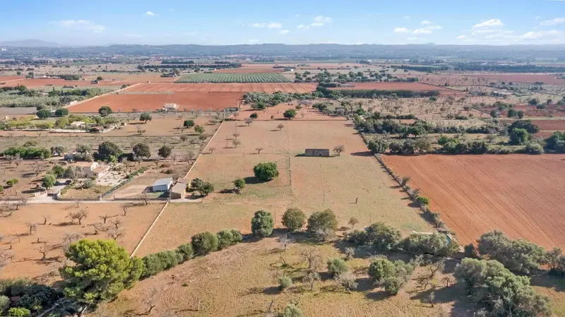 Finca Rustica en Buger Mallorca 24823m2 337m2 Construidos
