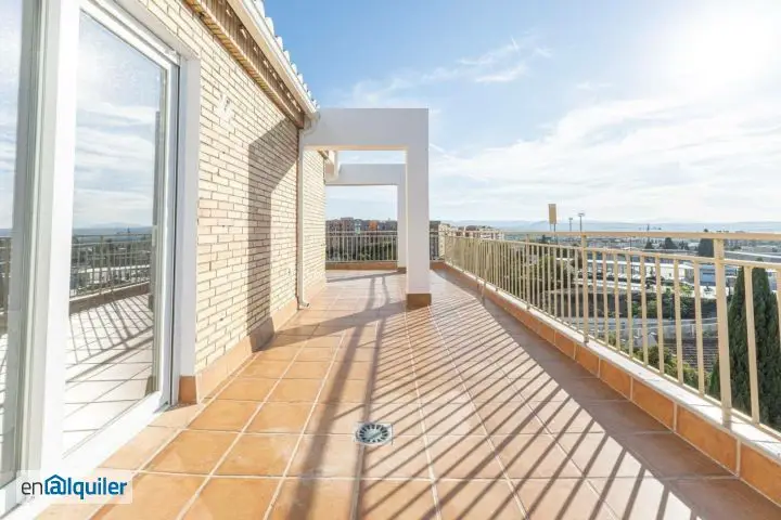 Ático de Lujo en Granada con Terraza y Vistas Panorámicas