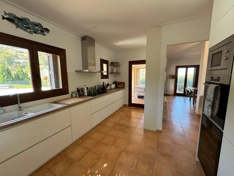 Chalet en Venta en Puigpunyent Mallorca con Piscina y Jardines Privados