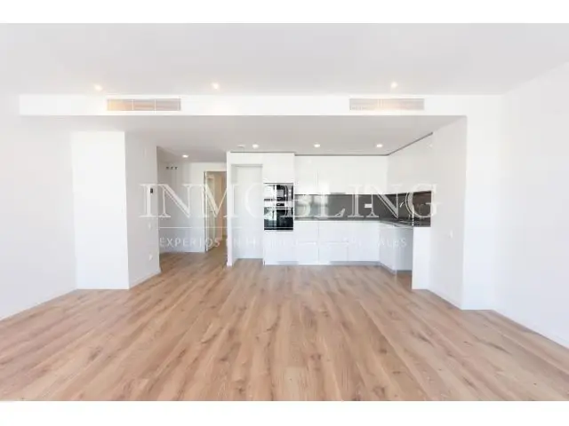 Piso 4 Habitaciones Nuevo con Piscina y Parking
