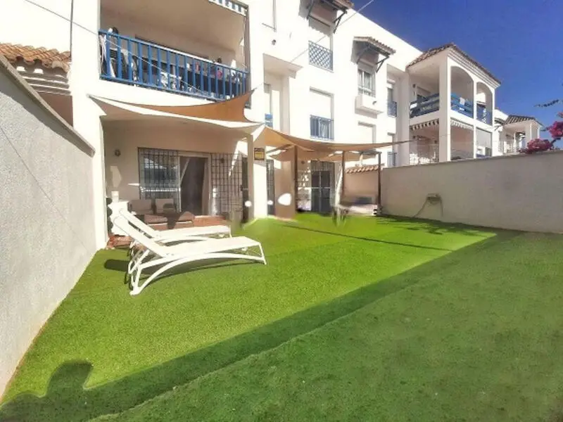 Apartamento en Calahonda con Patio Privado 2 Dormitorios 2 Baños