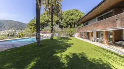 Casa en Alquiler Premia de Dalt con Vistas al Mar