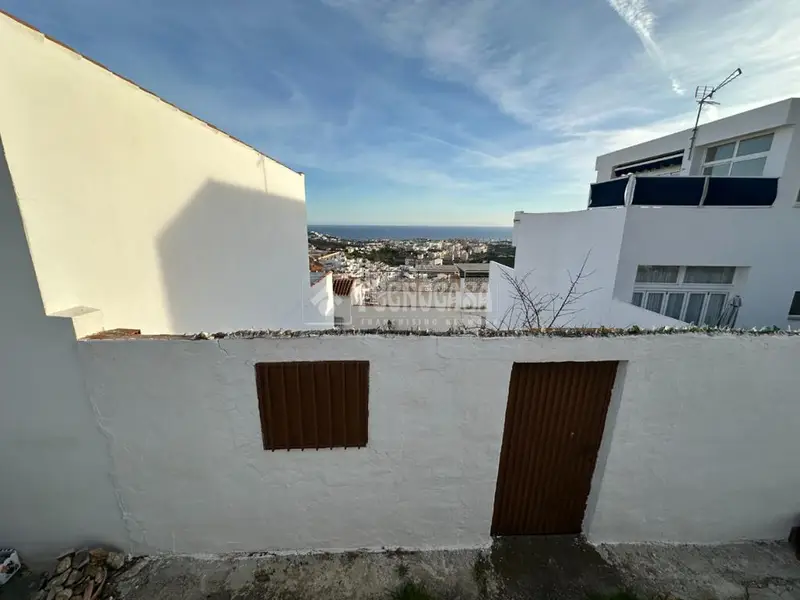 Solar Urbano en Torrox con Vistas al Mar