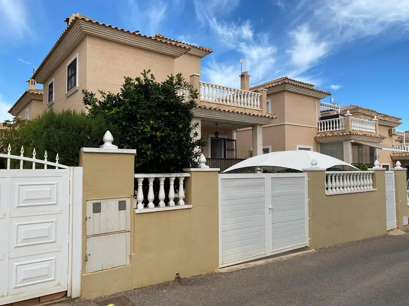 Villa en Los Altos Orihuela 3 dormitorios 2 baños reformada