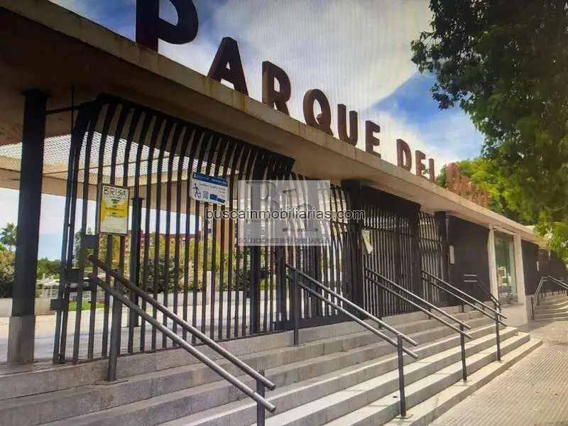 Local Comercial en Venta en M	laga 82m2 Playa Cercana