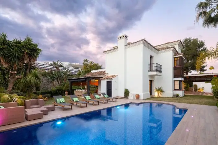 Villa 4 Dormitorios en La Quinta Benahavis Primera Linea Golf