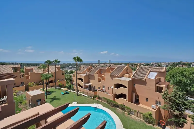 Ático de Lujo en Elviria con Vistas Panorámicas