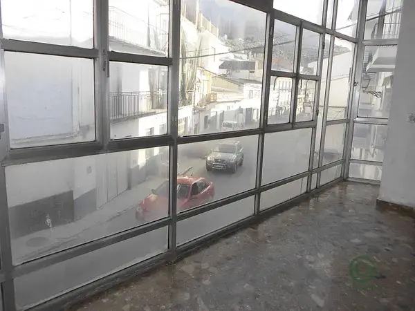 Casa con Chimenea y Terraza en Jaén