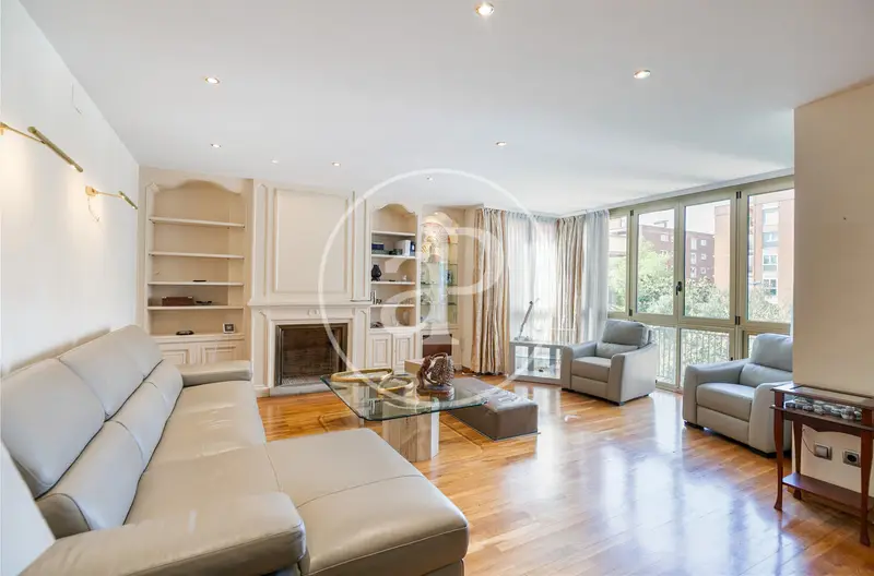 Piso en Venta Turó Park 5 habitaciones a reformar