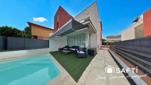 Chalet familiar Banyoles con piscina eficiencia energética