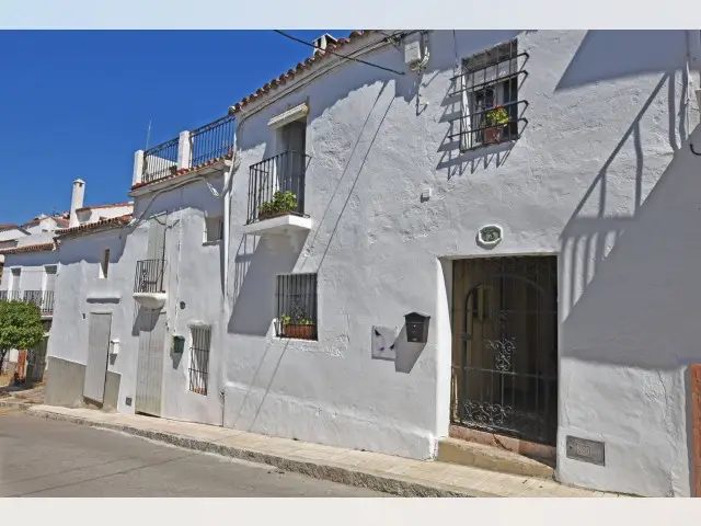 Casa Urbana Rústica con Apartamentos en Gaucín