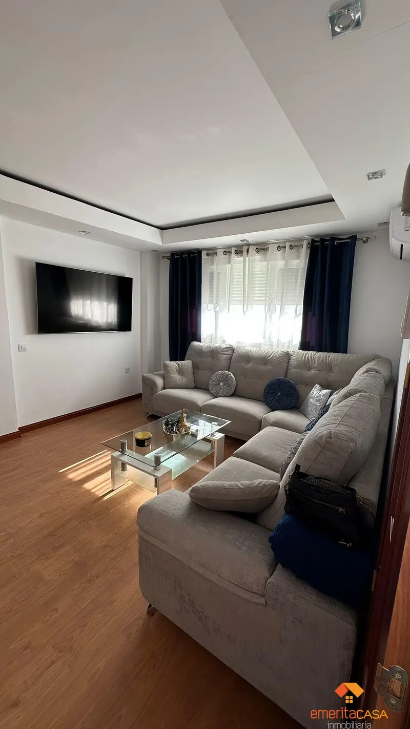 Chalet Adosado Reformado en Mérida 4 Dormitorios 2 Baños