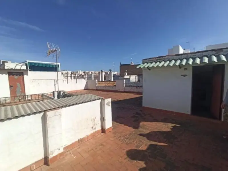Chalet con Encanto en Córdoba para Inversión