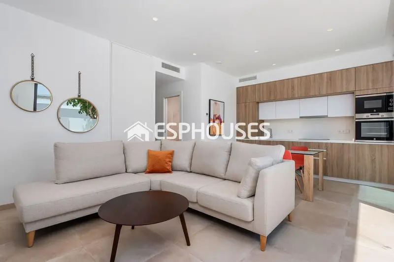 Chalet en venta Santiago de la Ribera: Lujo y confort con materiales de alta calidad
