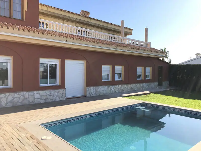 Villa de Lujo 5 Dormitorios y 5 Baños en Málaga
