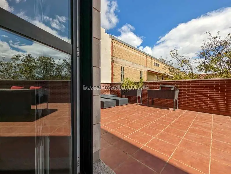 Villa en Venta en Entrena con Gran Terraza y Merendero