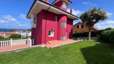 Chalet en Candas con Vistas al Mar y Finca