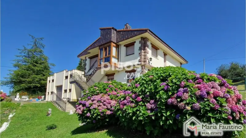 Casa independiente en Boo de Pielagos con nave