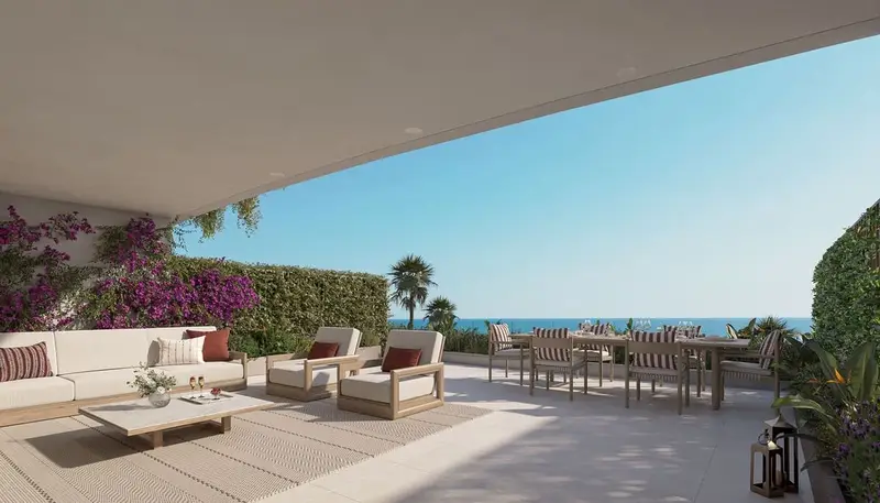 Apartamento en Benalmadena Costa con Vistas al Mar y Piscina