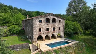 Casa Rustica con 2 Viviendas en Batet cerca de Olot