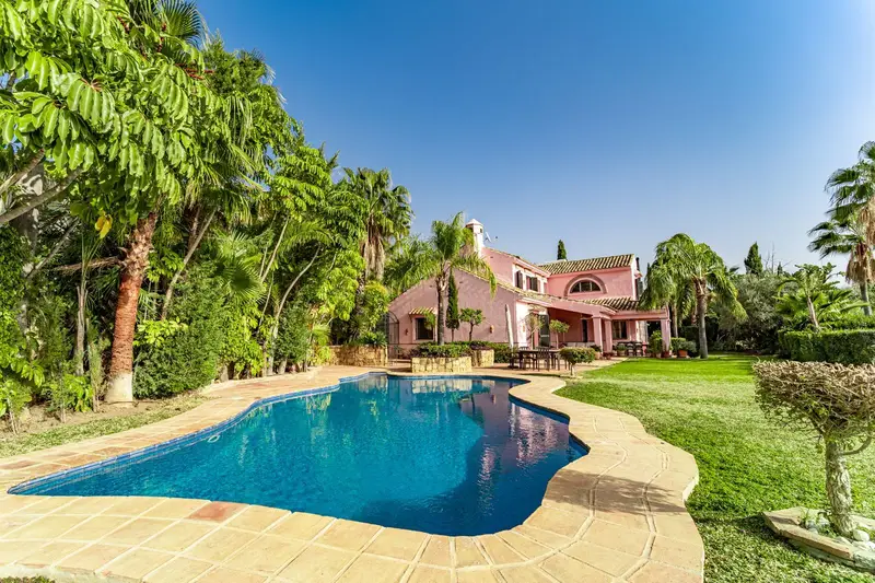 Casa-Villa de 5 Dormitorios en venta Benahavis, España
