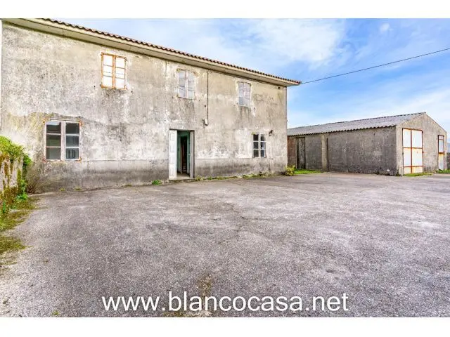 Casa para Reformar con Terreno en A Laracha
