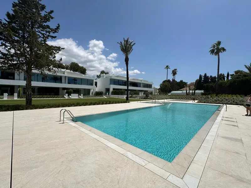 Adosado 4 Dormitorios Nueva Andalucia Lujo Piscina Garaje