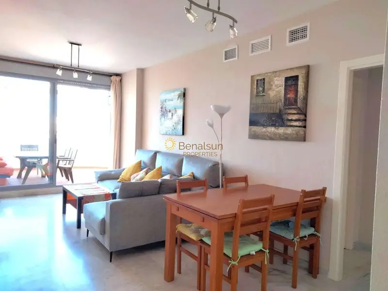 Apartamento en Fuengirola con Vistas al Mar y Garaje Incluido