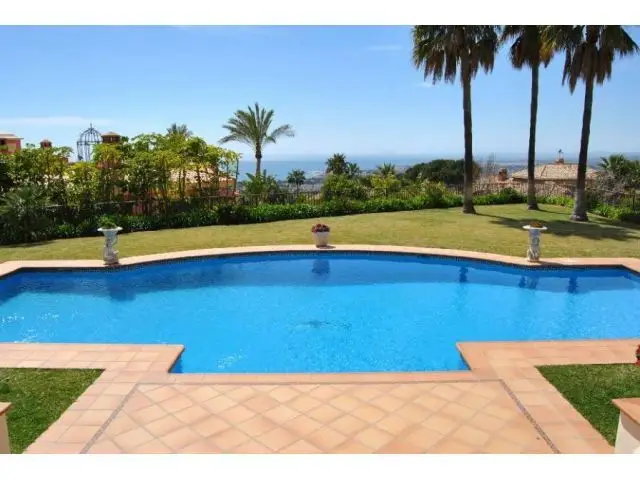Villa Sierra Blanca con Vistas al Mar Marbella