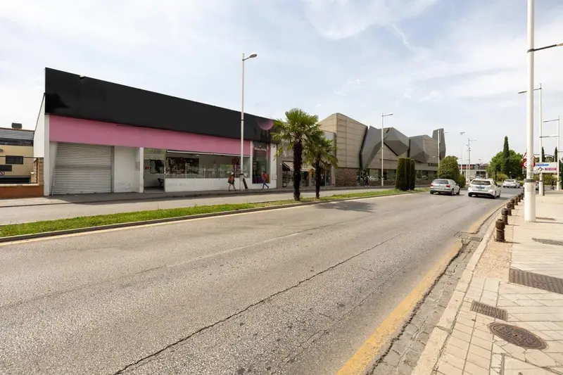 Venta Nave Comercial 975m² Patio Parking Granada
