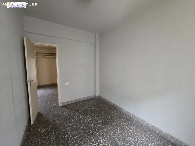 Piso en Venta Paiporta 2 Dormitorios Cerca Metro Necesita Reforma