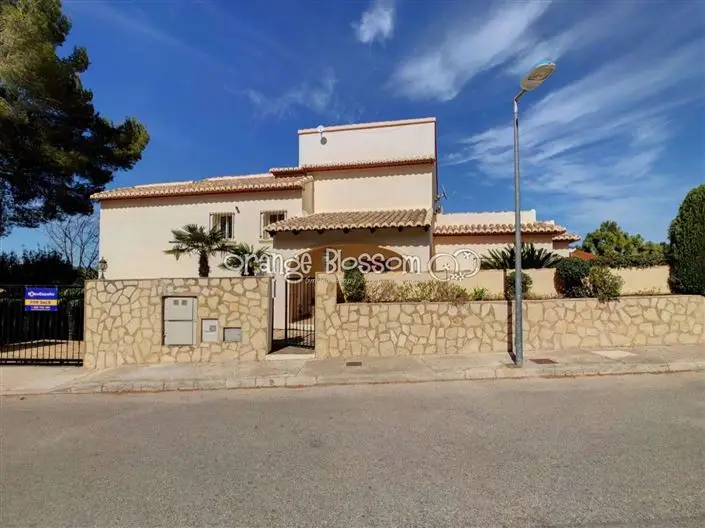 Villa 3 Dormitorios en Venta Monte Corona Gandia