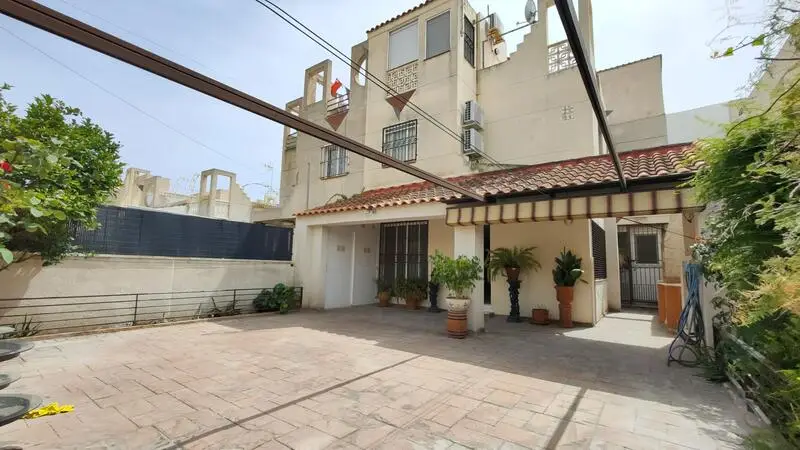 Casa Adosada 4 Dormitorios Torrevieja Jardin Piscina