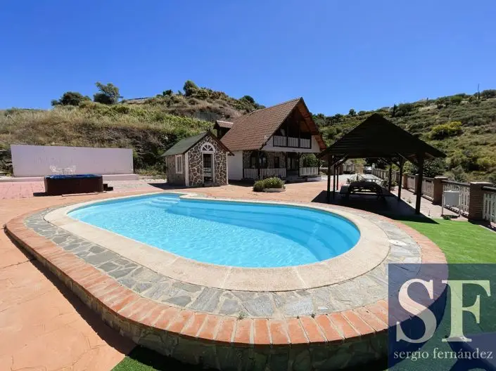 Villa 3 Dormitorios Piscina Jacuzzi Establos Torrox Costa