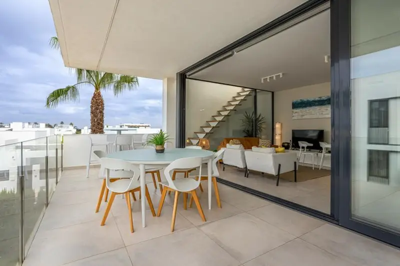 Apartamento 3 Dormitorios Mar de Cristal