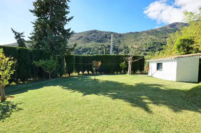 Chalet en Venta Altos de Estepona 2 Dormitorios Piscina Privada Vistas al Mar