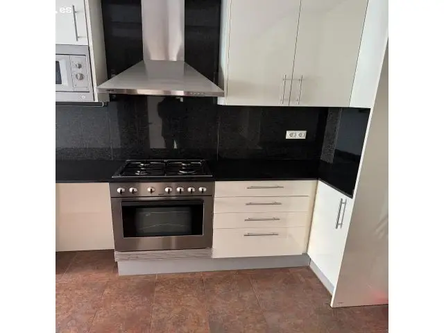 Espectacular Piso en Viladecans con 4 Habitaciones y Piscina