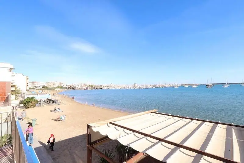 Apartamento en Torrevieja con Vistas al Mar 3 Dormitorios
