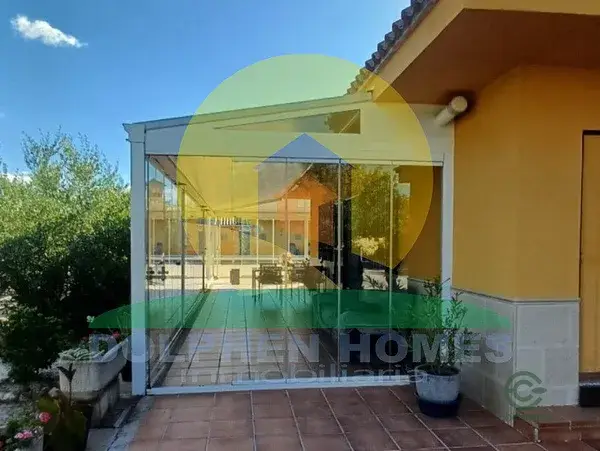 Casa de Campo en Valencia con 5 Dormitorios y Piscina