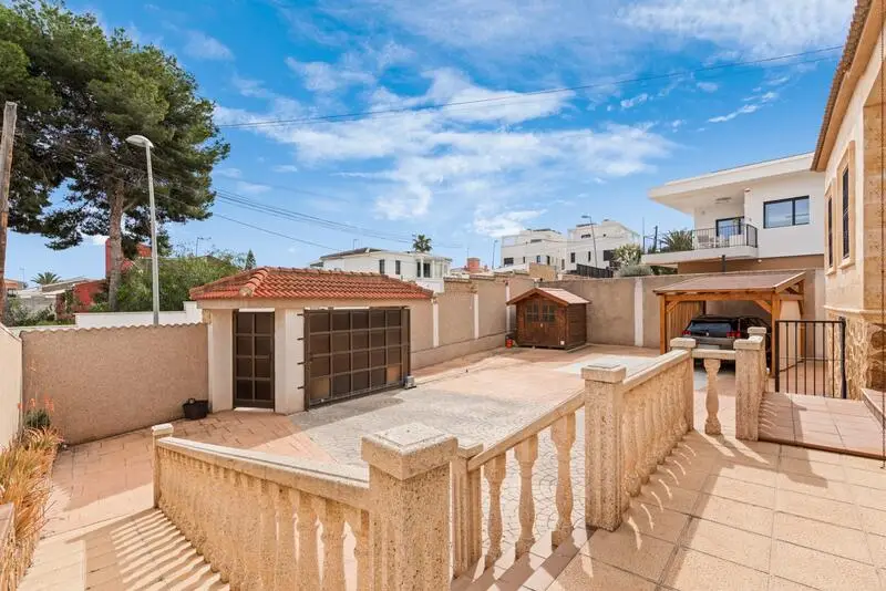 Villa de Lujo con Piscina Privada en Los Balcones