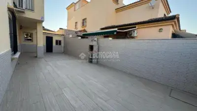Casa Adosada en Alquiler Alcalá del Río Reformada
