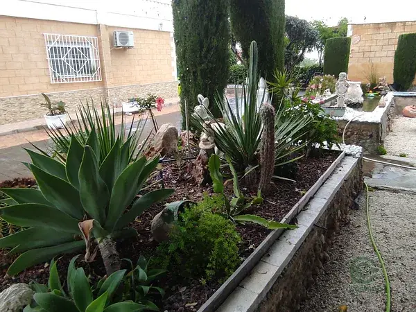 Chalet Independiente en Elche con Piscina y Jardin 1600m2