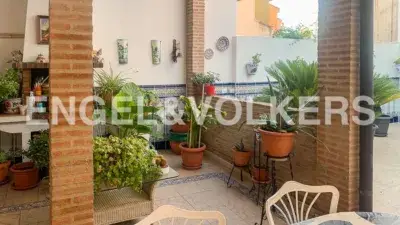 Casa adosada en venta en Requena con 4 habitaciones y garaje