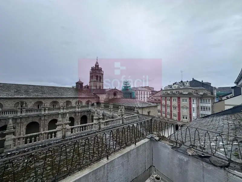 Chalet en Lugo con Vistas a la Catedral y Muralla Romana