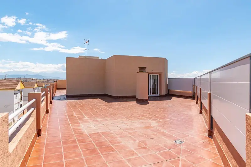 Atico en venta en Albolote Granada 100m2 3 dormitorios terraza 160m2