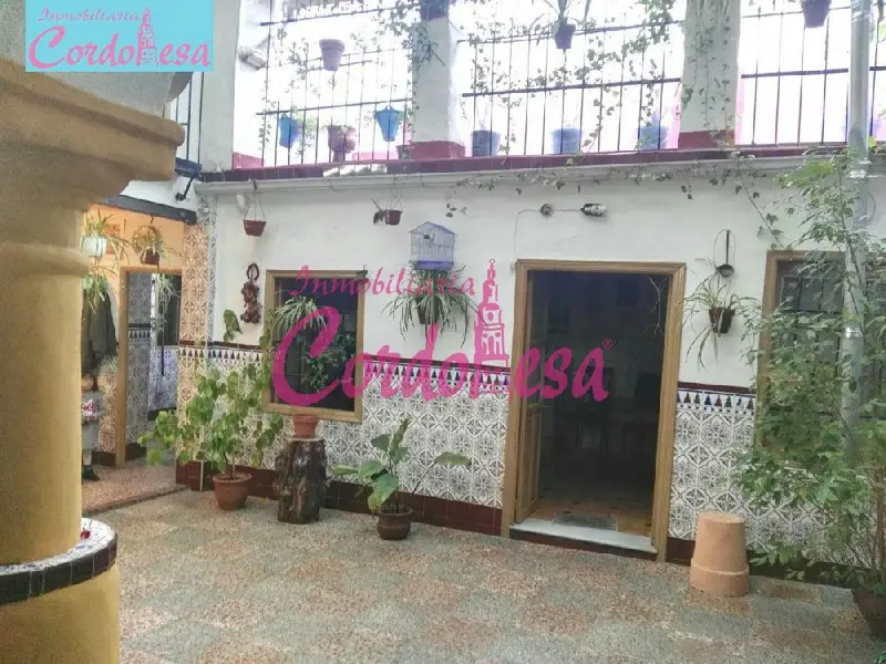 Venta Casa Independiente Realejo Cordoba 6 Dormitorios 2 Patios